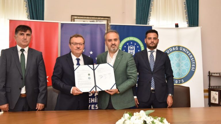 Büyükşehir tesisleri sporcu üniversitelilere ücretsiz