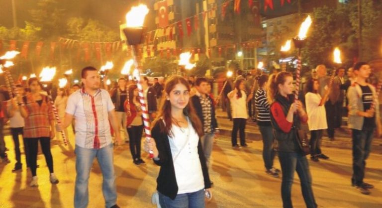CHP’den Orhangazi’de Cumhuriyet Yürüyüşü ve Fener Alayı