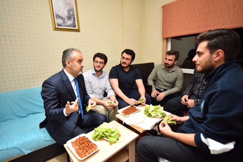 Su faturalarındaki indirim Çiğköfte partisi ile kutlandı