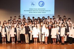 Diş Hekimi Adayları Ders Başı Yaptı