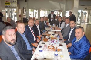 Ak Parti ”Çaylar sizden,simitler bizden ” ziyaretlerine devam ediyor