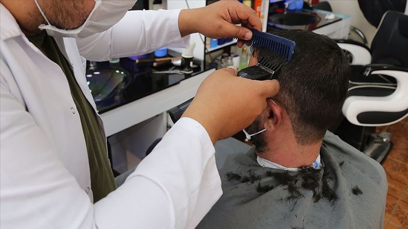 Orhangazi’de berber ücretlerine zam yapıldı