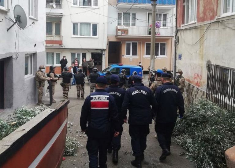 Yazlık villalara dadanan hırsızlar yakalandı!