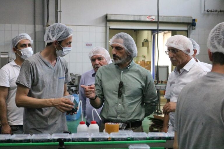 Taha Enes Şener Marmarabirlik’i ziyaret etti.