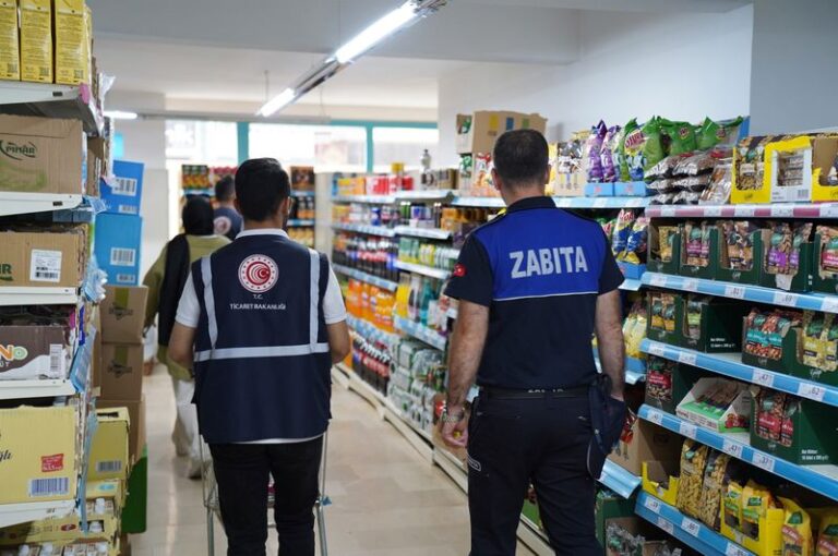 Zabıta ekiplerinden marketlere sıkı denetim