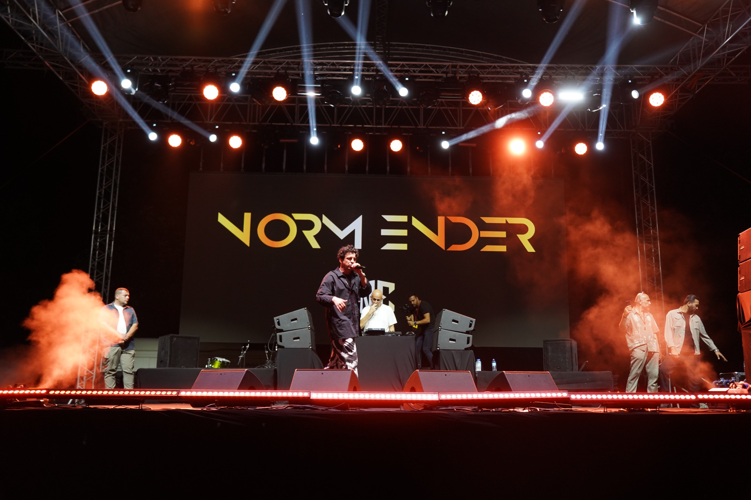 GaziFest’te Coşku Zirve Yaptı: Ayşegül Fırat ve Norm Ender Sahne Aldı