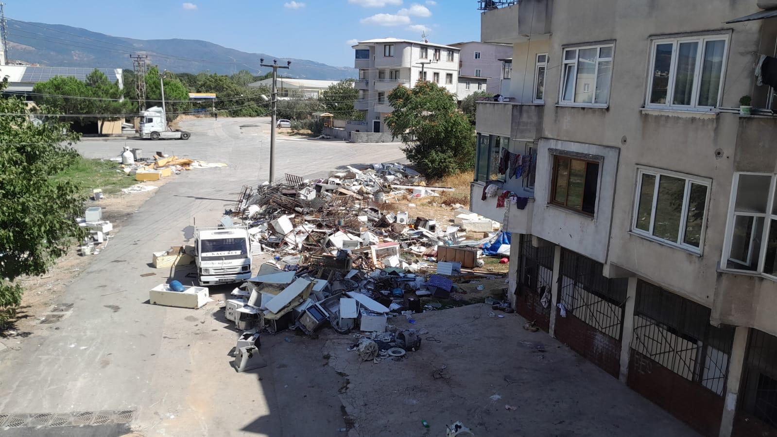 Muradiye Mahallesi’nde atık sorunu mahalleliyi isyan ettirdi