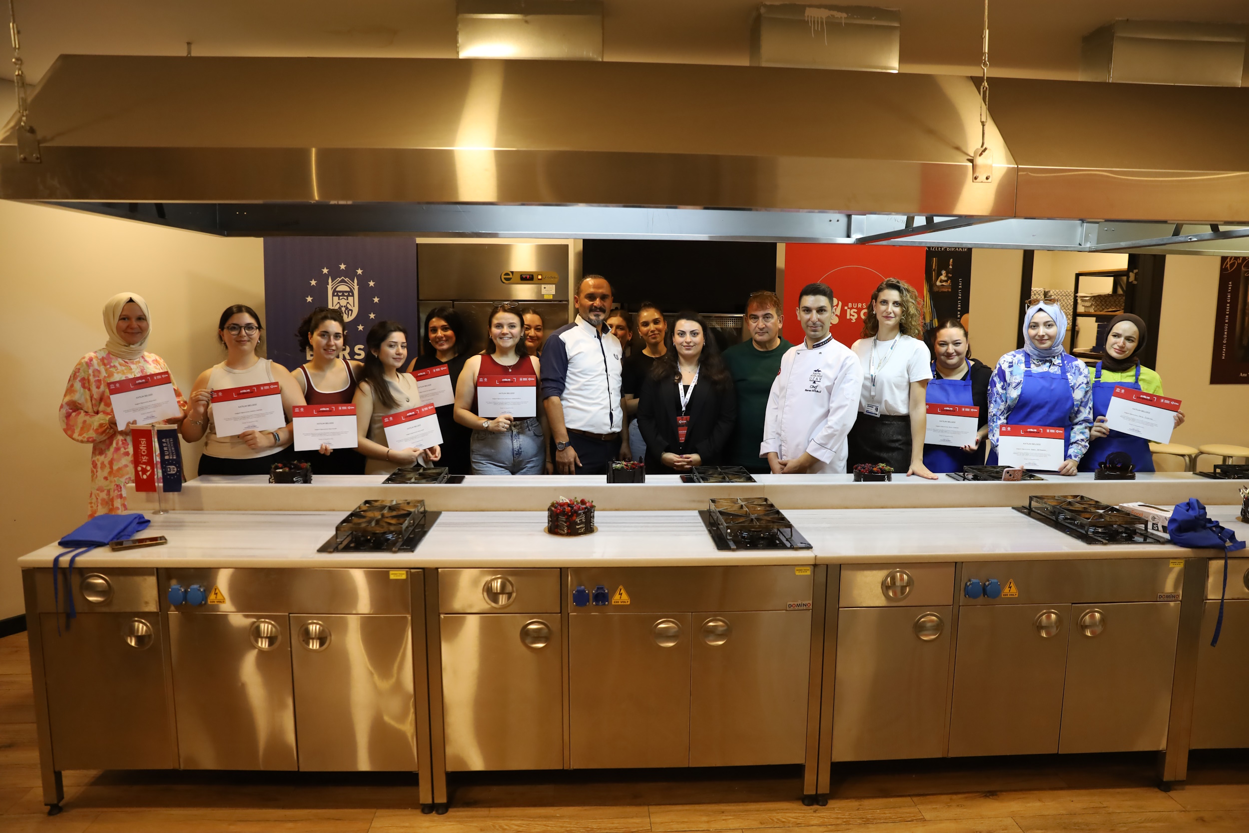 Büyükşehirden kadınlara altın bilezik