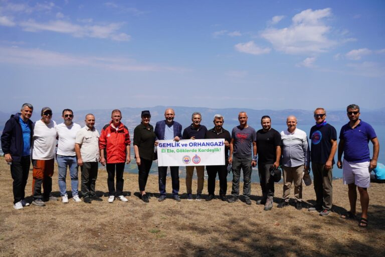 Gürle Dağı’nda Bursa Cup 2025 Yamaç Paraşütü Şöleni