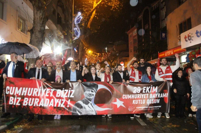 Orhangazi’de Yağmura Rağmen Cumhuriyet Coşkusu