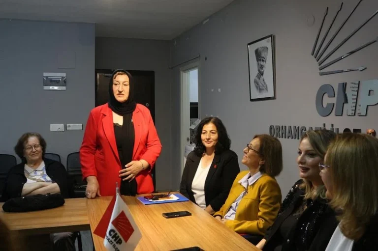 CHP Orhangazi’de Kadın Kolları Görev Değişimi Gerçekleşti
