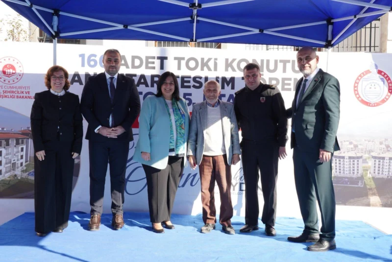 Orhangazi’de TOKİ Beşinci Etap 166 Konutun Anahtarları Törenle Teslim Edildi