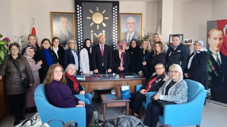İYİ Parti Orhangazi’de Kadın Kolları Başkanlığı Görev Devir Teslimi Gerçekleştirildi