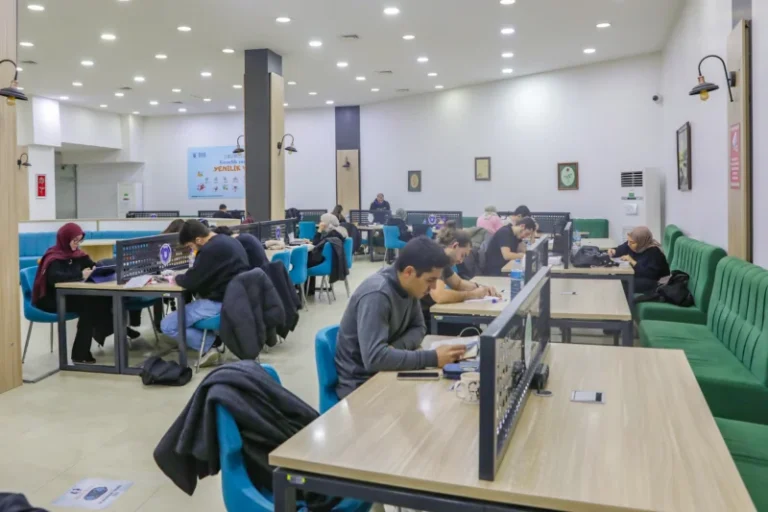 Bursa Büyükşehir, gençlerin yanında