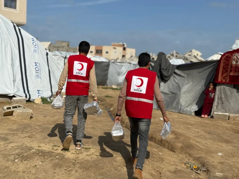 Kızılay Gazze’de Kışlık Destek ve Sıcak Yemek Yardımlarını Sürdürüyor