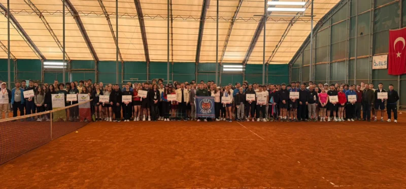 Bursa’da Bölge Liseleri Tenis Kardeşliğinde Buluştu