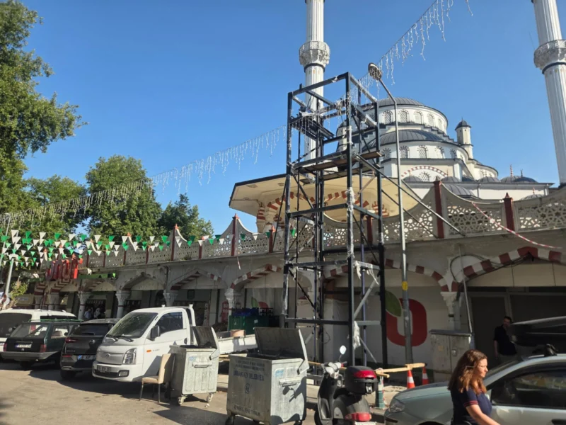 Gazi Orhanbey Camii’nde Engelli Asansörü Yapımına Başlandı