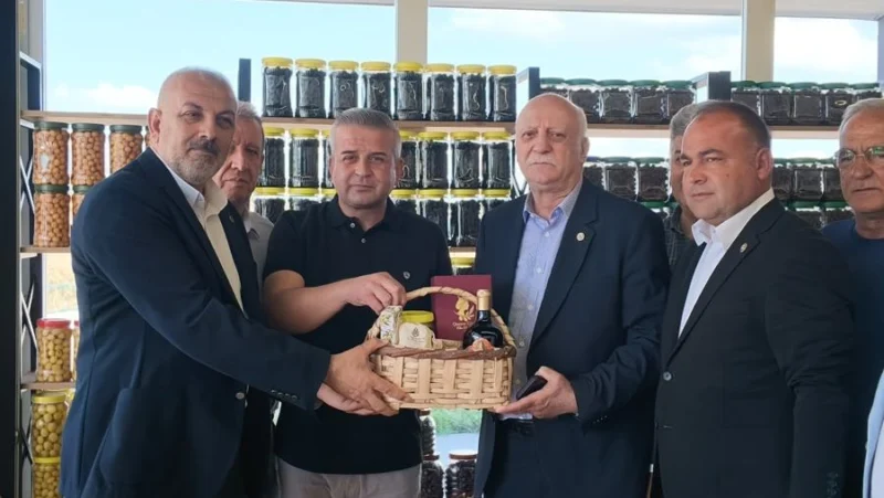 Şemsi Bayraktar Orhangazi’de zeytin sektörünün sorunlarını dinledi