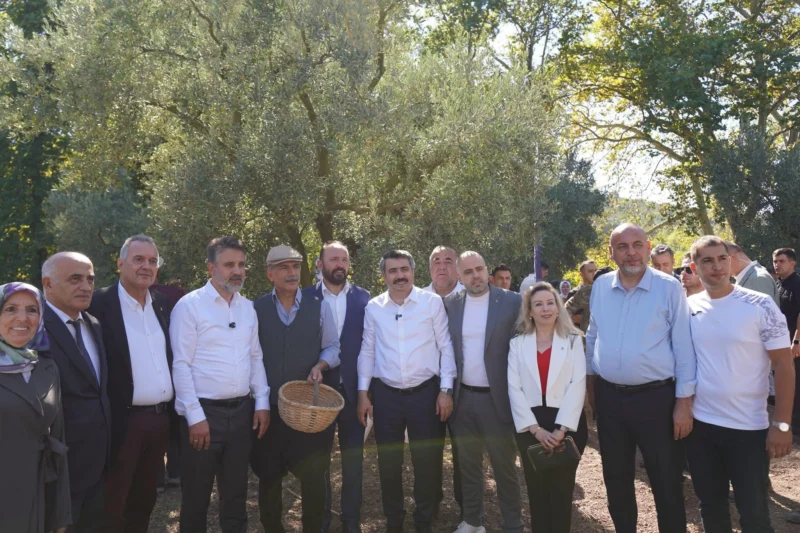 Zeytin Hasat Şenliği’nde Sezonun İlk Ürünleri Dualarla Toplandı