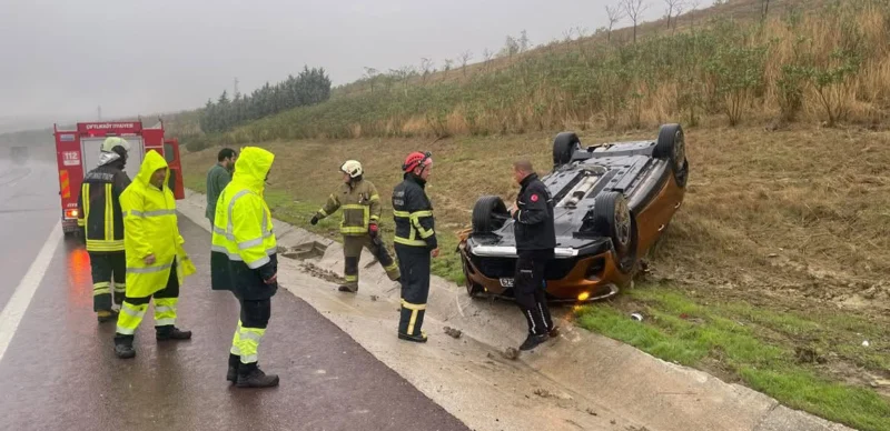 Sağanak Yağış Kazayı Beraberinde Getirdi: Otomobil Takla Attı
