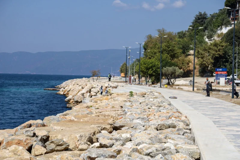 Gemlik Manastır Sahili Baştan Sona Yenileniyor