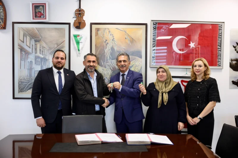 Gemlik’te Yarım Kalan Cihatlı Konutlarında İlk Anahtarlar Teslim Edildi