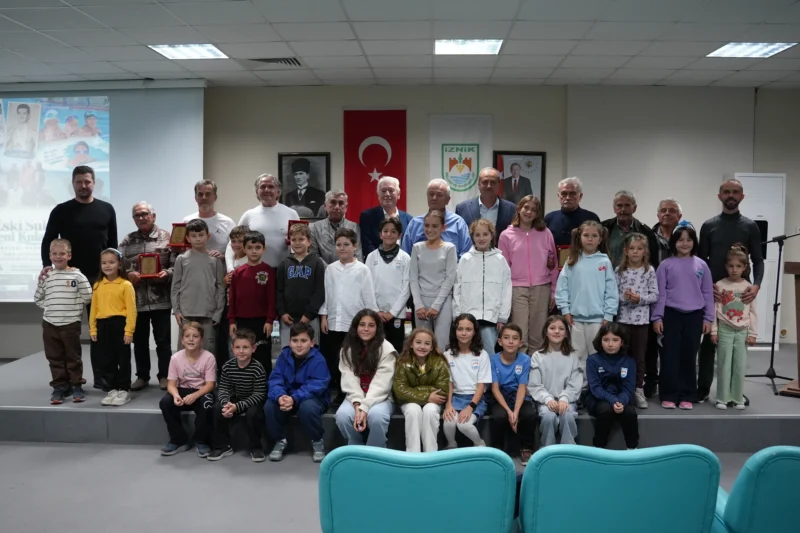 İznik’te yarım asırlık yüzme hatıraları genç kulaçlarla buluştu